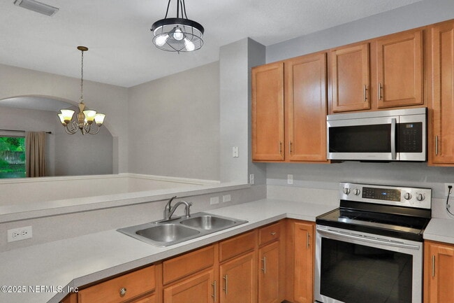 Building Photo - 9744 Summer Grove Way W