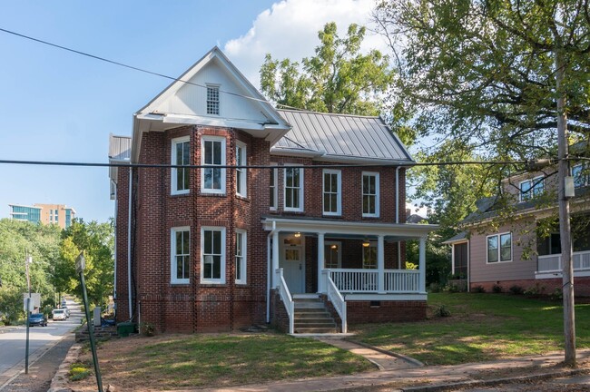 Building Photo - Stunning Historic Renovation in Montford