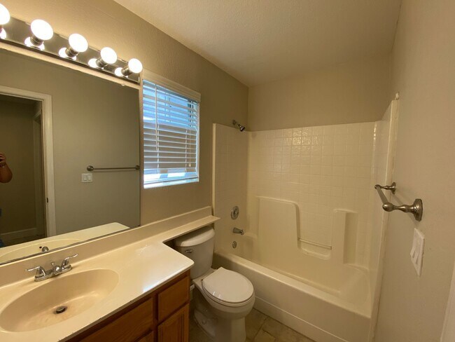 Building Photo - Great Location/Cozy Fireplace/Laguna Creek