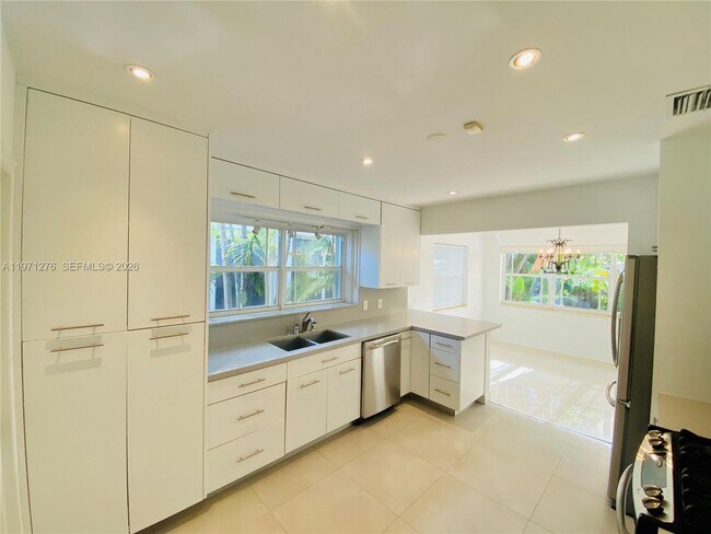 Building Photo - 8959 Dickens Ave