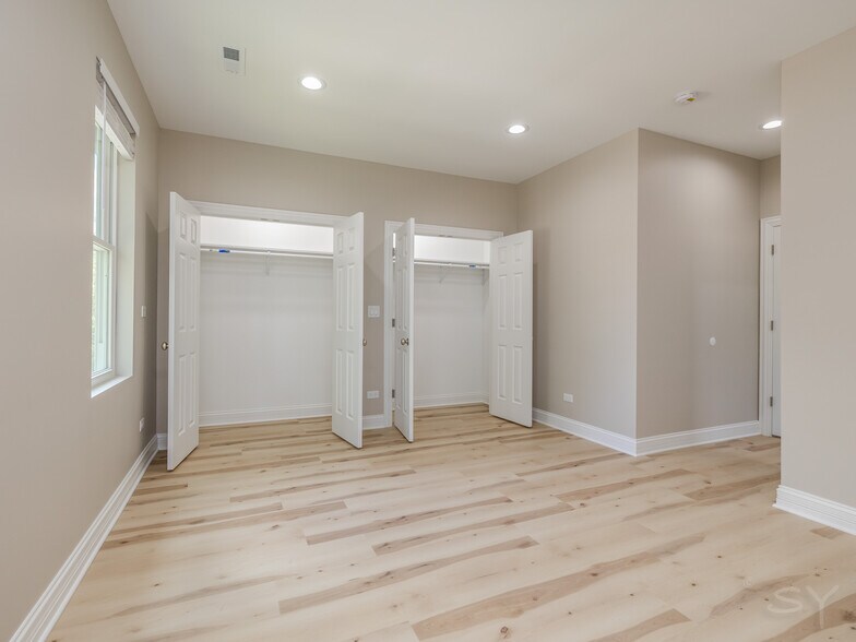 Building Photo - 717 N Parkside Ave