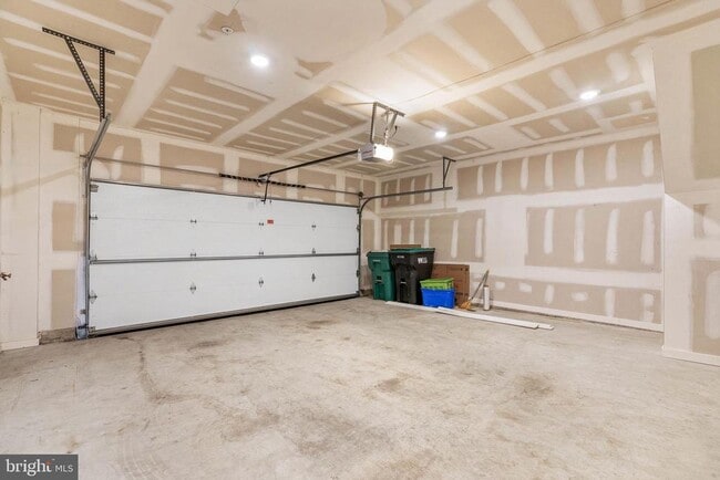Building Photo - 3213 Birchview Walk