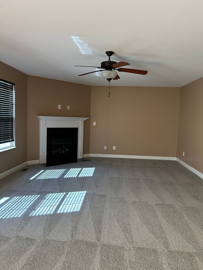 Building Photo - 1105 Lear Ln