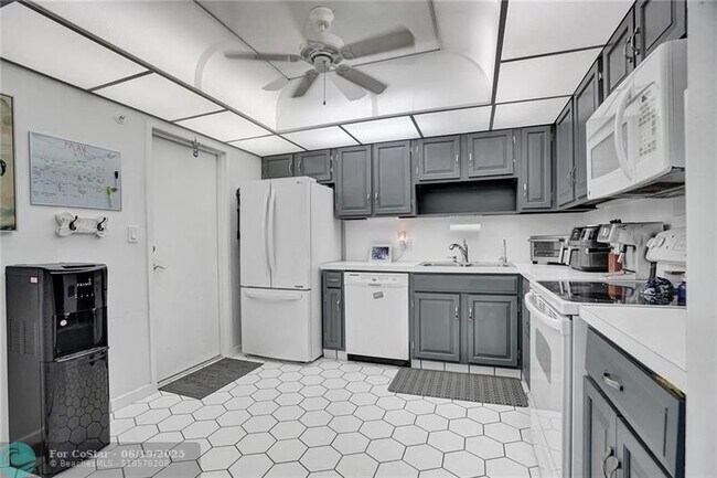 Building Photo - 1370 S Ocean Blvd