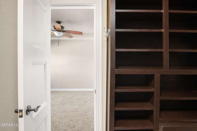 Building Photo - 6204 Pinehurst Dr