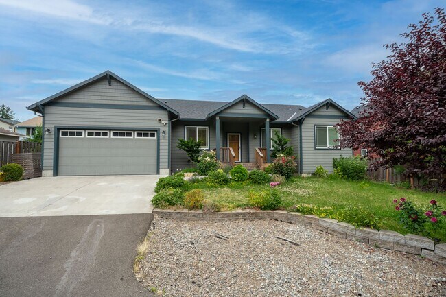 Building Photo - 9965 SE Taggart St