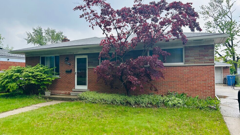 Building Photo - 27247 Pembroke Dr