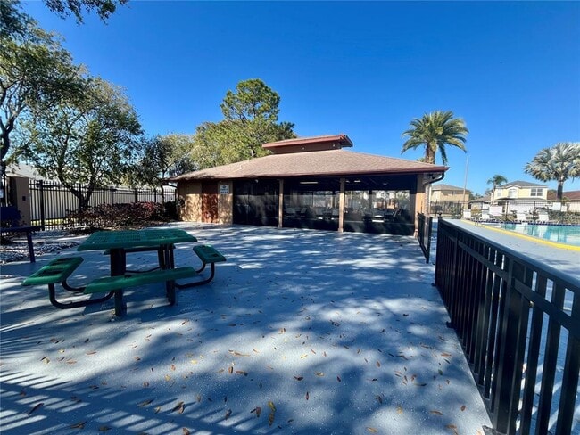 Building Photo - 945 Burlwood St