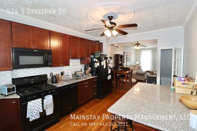 Building Photo - 2 Bed Rowhome in Prime Canton Location!