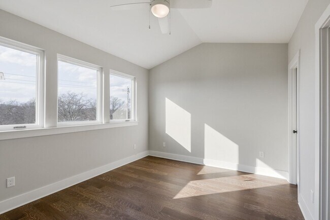 Building Photo - 618 Croley Dr