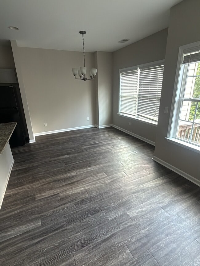 Building Photo - 654 Pippin Dr