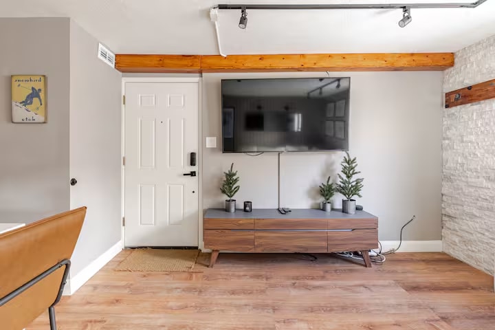 Building Photo - 1150 Deer Valley Dr