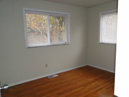 Building Photo - 6930 Birdie Ln