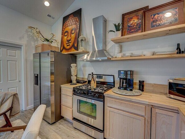 Building Photo - This modern Copper Ranch condo was fabulou...