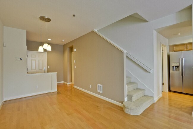 Building Photo - Downtown Mountain View l Stylish Home