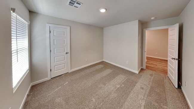 Building Photo - Very Nice 4 Bedroom 2 Bath Home in Yukon Schools