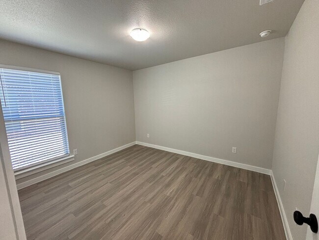 Building Photo - Pre leasing for July, Bell farms!