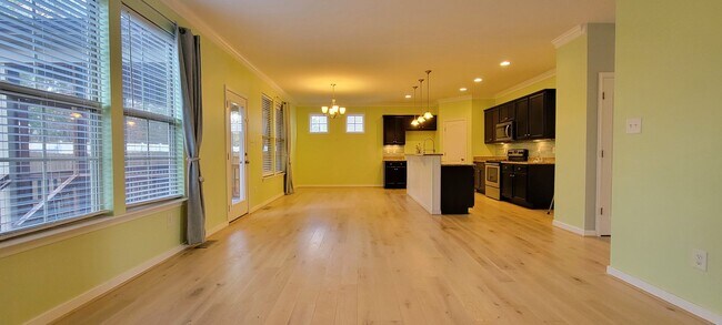 Building Photo - Large 4 bedroom 3 1/2 bath home that backs up to the 15th green in Magnolia Green.