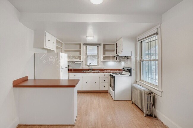 Building Photo - 1275 Detroit St