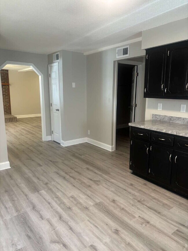 Building Photo - UNIQUE !  3-Bed Home with Scenic Views in ...
