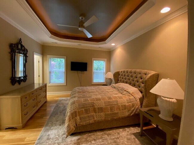 Building Photo - Beautiful Fully Furnished 3 bed 2 bath hom...