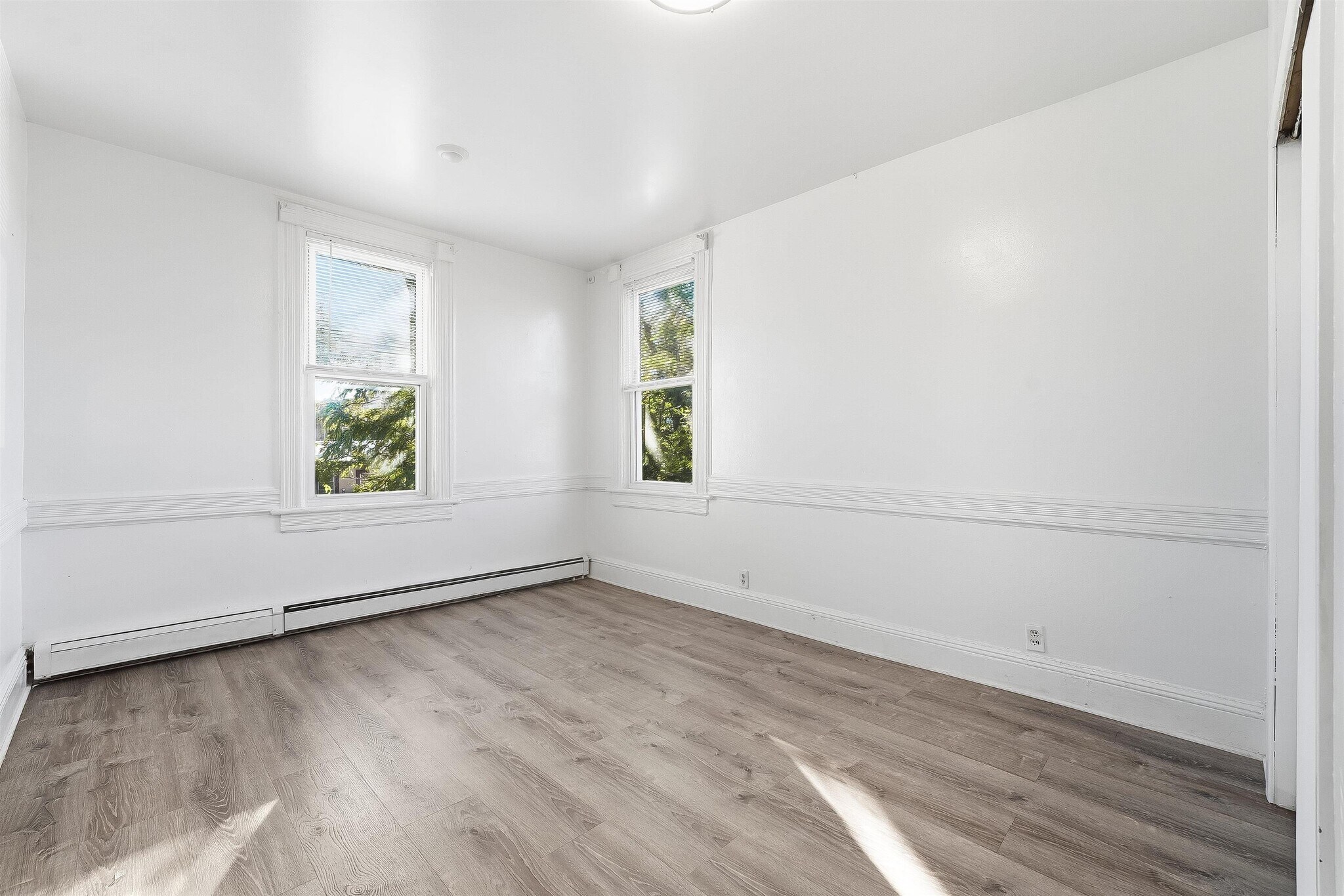 Building Photo - 525 7th St