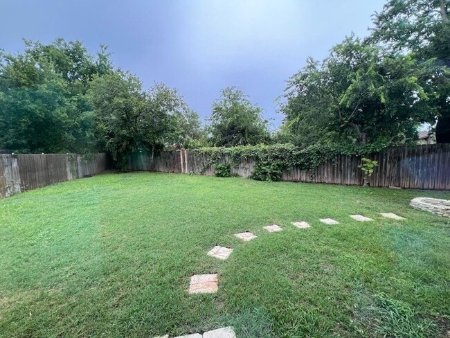 Building Photo - 512 Woodford Dr