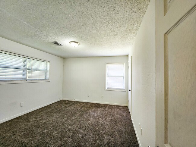 Building Photo - 1307 Dwinnell St