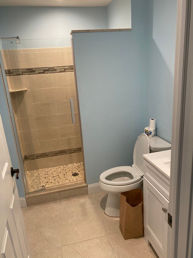 Building Photo - 674 Park Ave