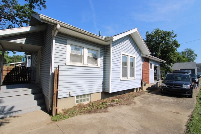 Building Photo - Quaint 2 Bed 1 Bath in Franklin
