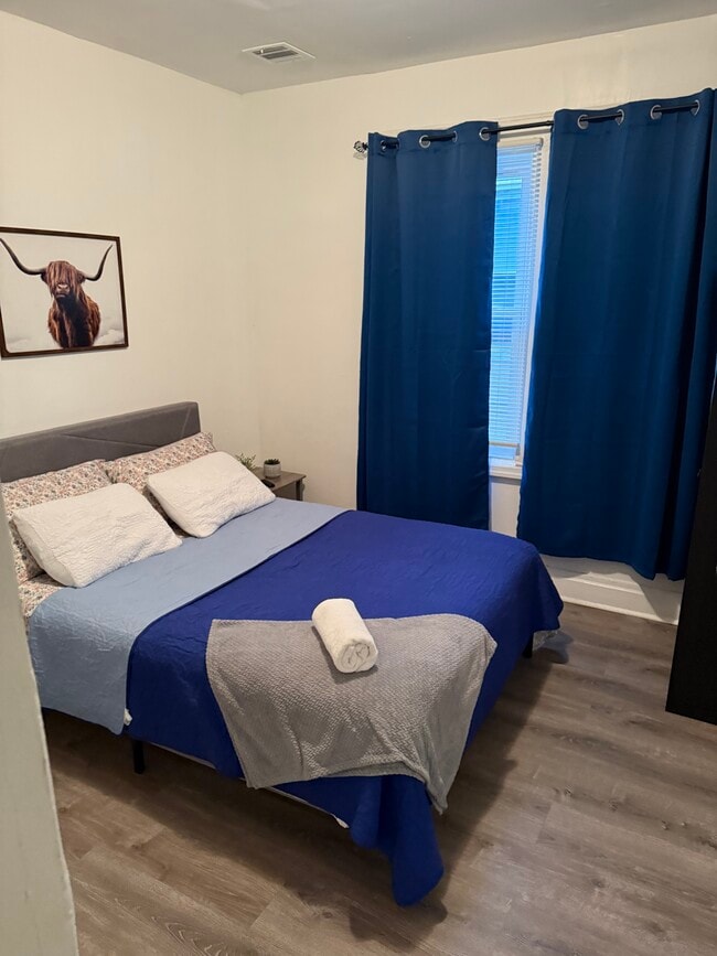 Huge Bedrooms - 240 Leslie St
