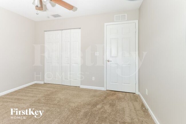 Building Photo - 2219 SW Haycraft Cir