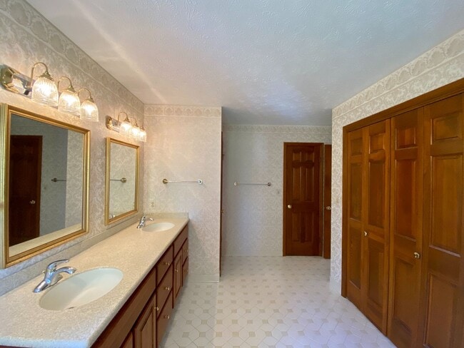 Building Photo - Available April 28th, 2026!