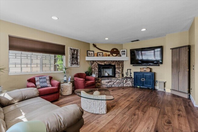 Building Photo - 53705 Avenida Diaz