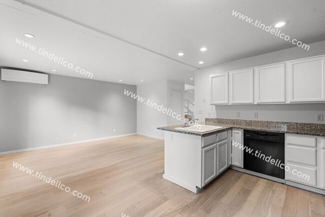 Building Photo - Spacious 3BR w/ Fenced Backyard w/ Deck – ...