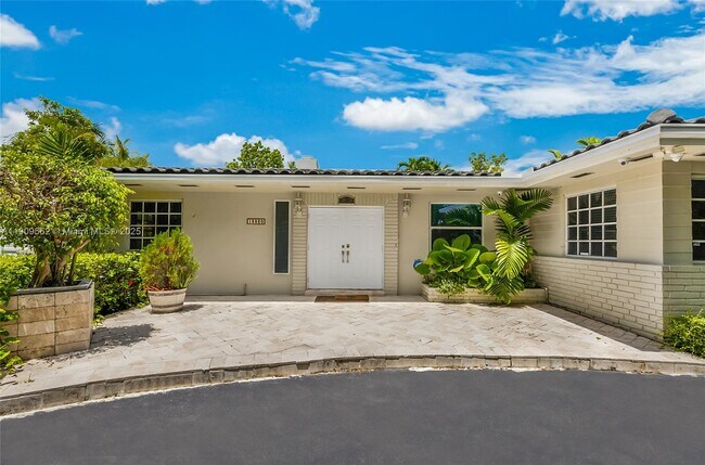 Building Photo - 13820 SW 82nd Ave