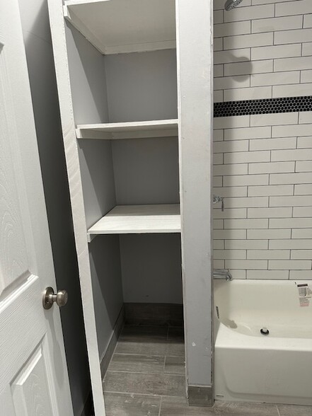 Building Photo - 2827 W 23rd St