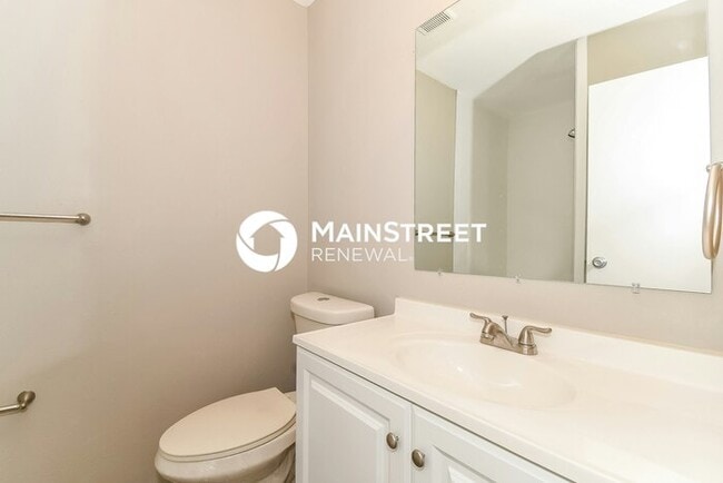 Building Photo - 4 Bedroom Pet-Friendly Home in Jacksonville, FL with Main Street Renewal