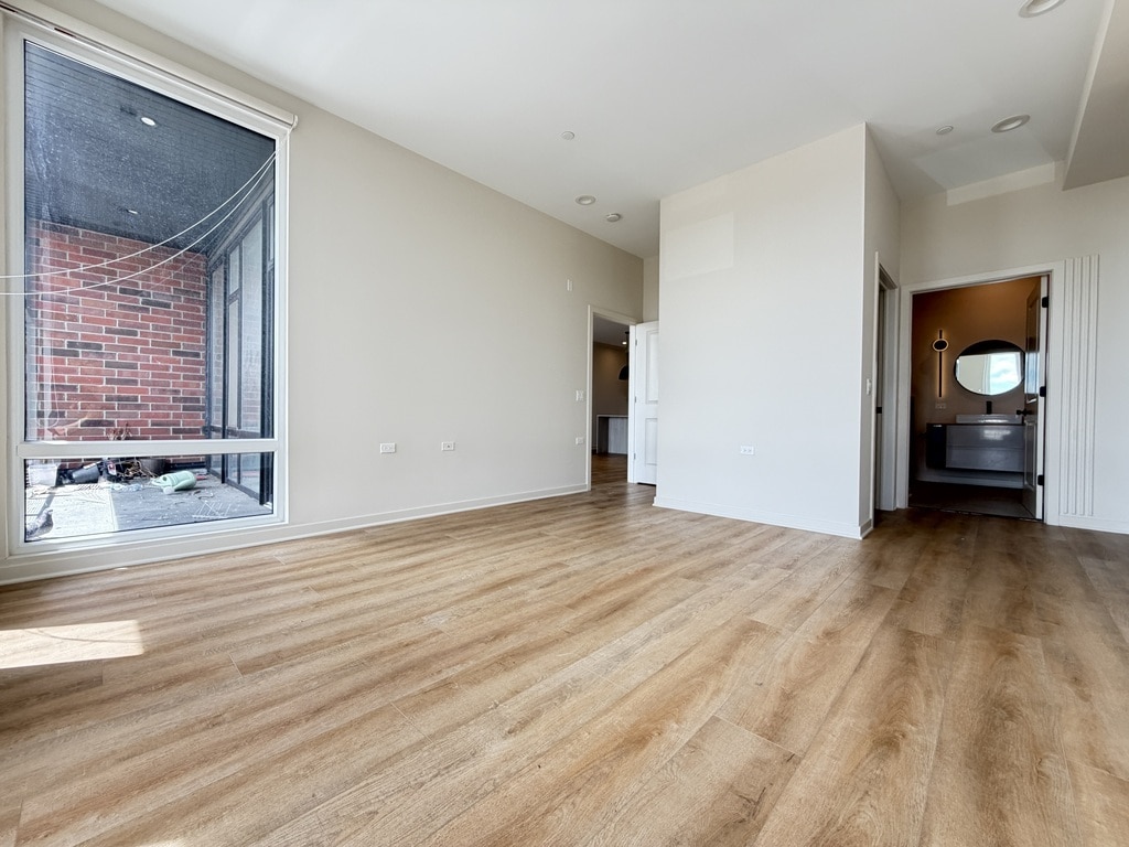 Building Photo - 3207 N Narragansett Ave