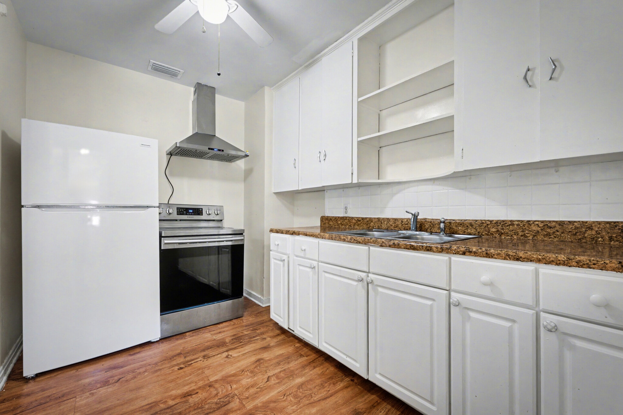 Building Photo - 2652 Merwyn Rd