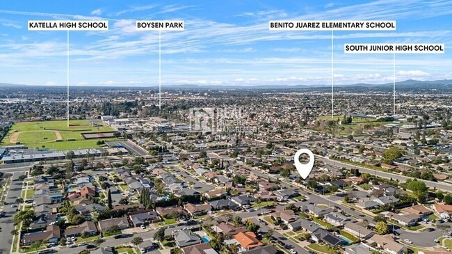 Building Photo - 996 S Siet Pl