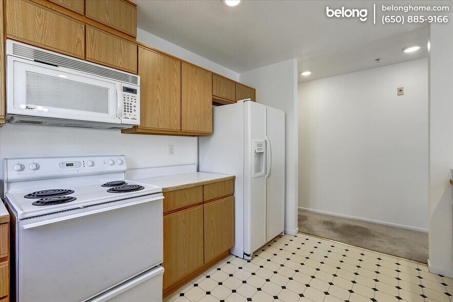Building Photo - 952 S 11th St