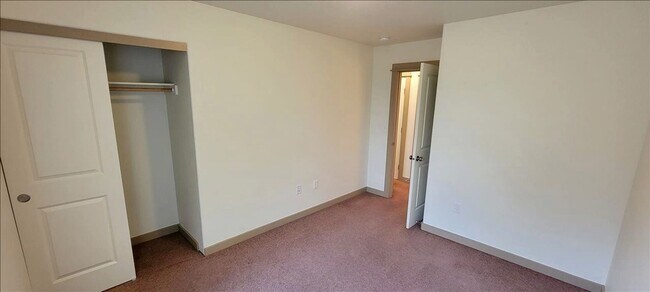 Building Photo - 1014 S Olympia Pl