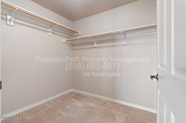 Building Photo - 310 N Promenade Loop