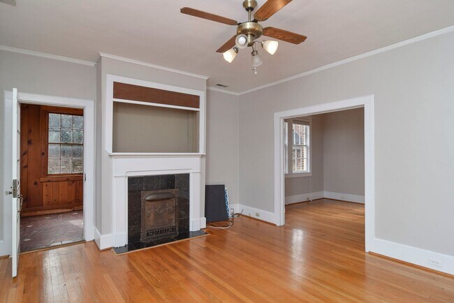 Building Photo - Charming 3 Bedroom Home in Desirable Heath...