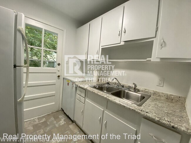 Building Photo - 2 br, 1 bath House - 1306 Woodside Dr