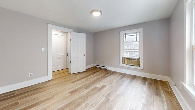 Building Photo - 1031 W.9th St.