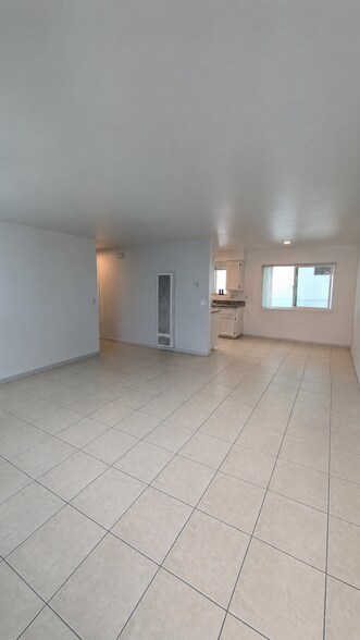 Building Photo - 215 Ebony Ave