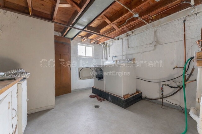 Building Photo - 301 Bohland Ave