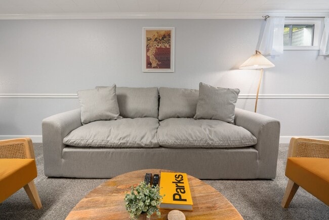 Building Photo - Golden Duplex > Unit is fully furnished feels like NEW!